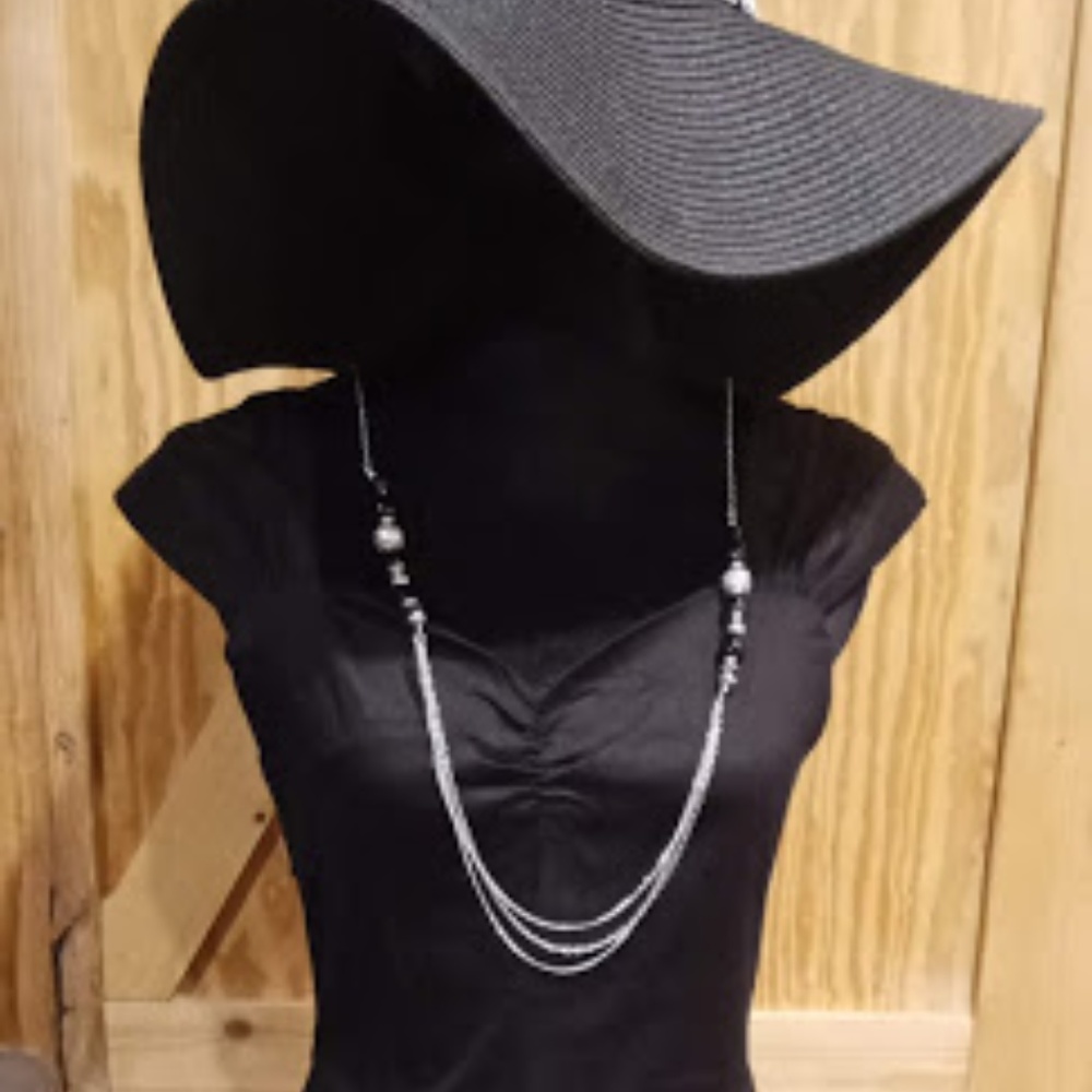 Super cute black dress - Picture 2 of 8